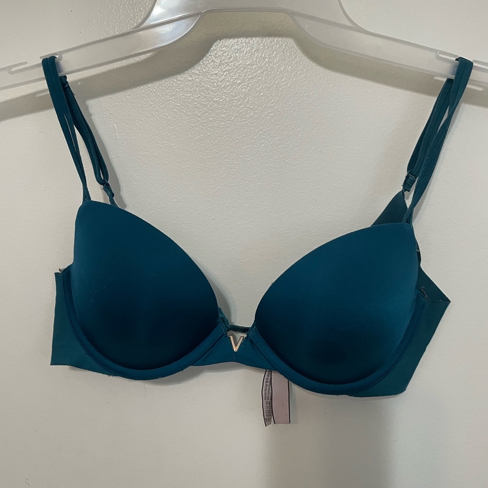 Victoriaās Secret wintergreen padded underwire push bra āVā Accent size 32C